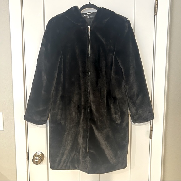 NWOT Zara Hooded Long Zip Faux Fur Jacket Size XS - Picture 1 of 5